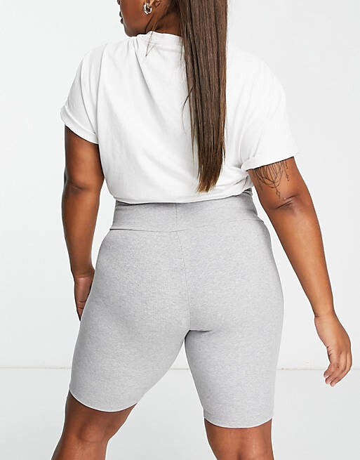 

Серые шорты adidas Originals Plus Essentials
