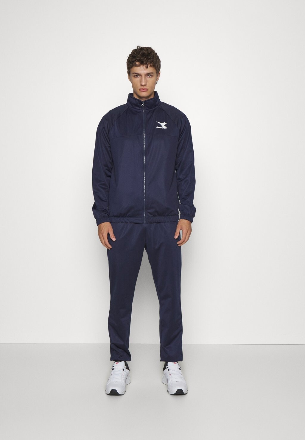

Спортивный костюм Diadora, темно-синий
