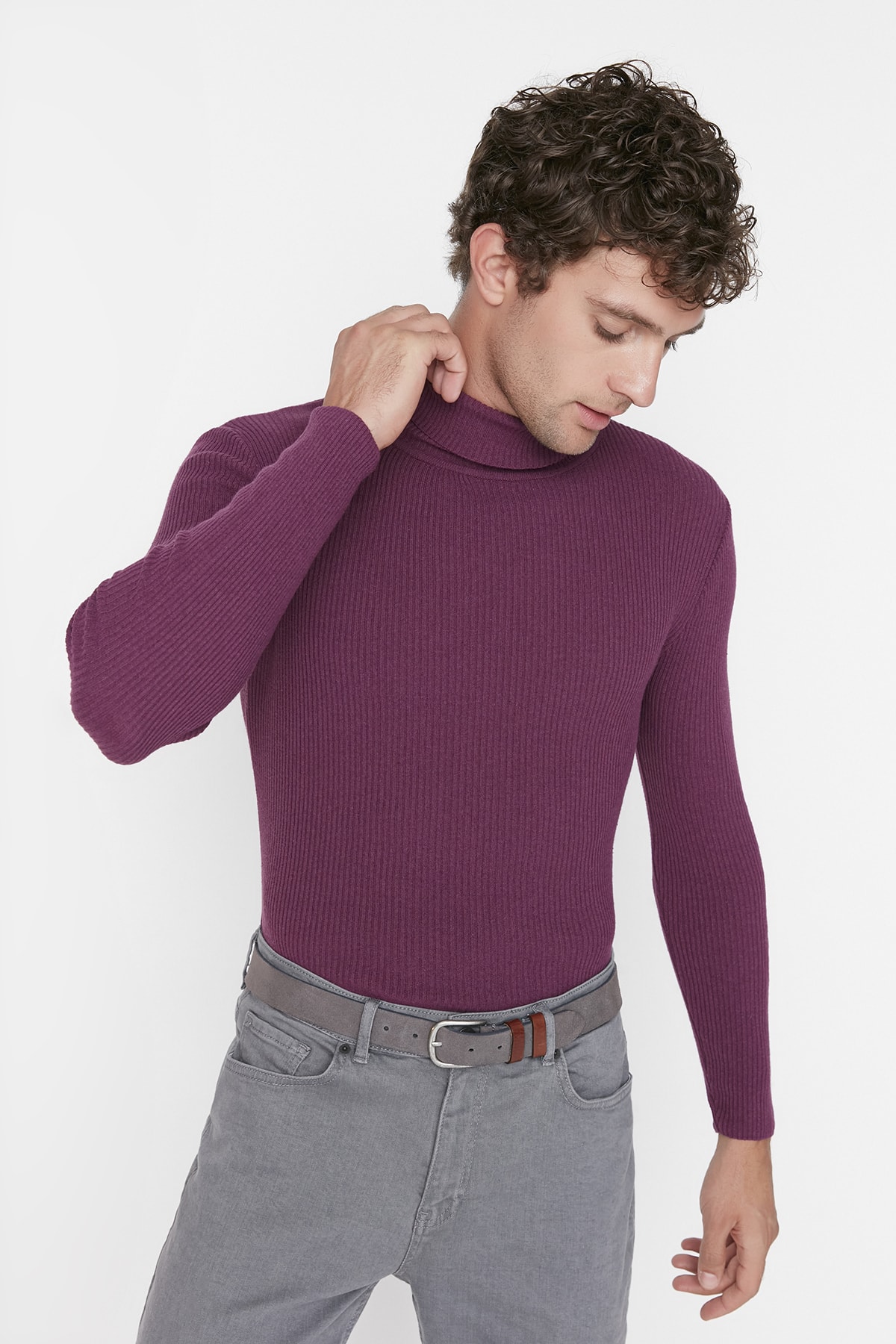 Фиолетовый мужской приталенный вязаный свитер в рубчик с высоким воротником Trendyol