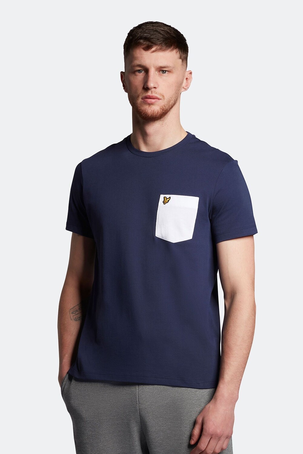 

Синяя футболка с контрастным карманом Lyle & Scott, синий