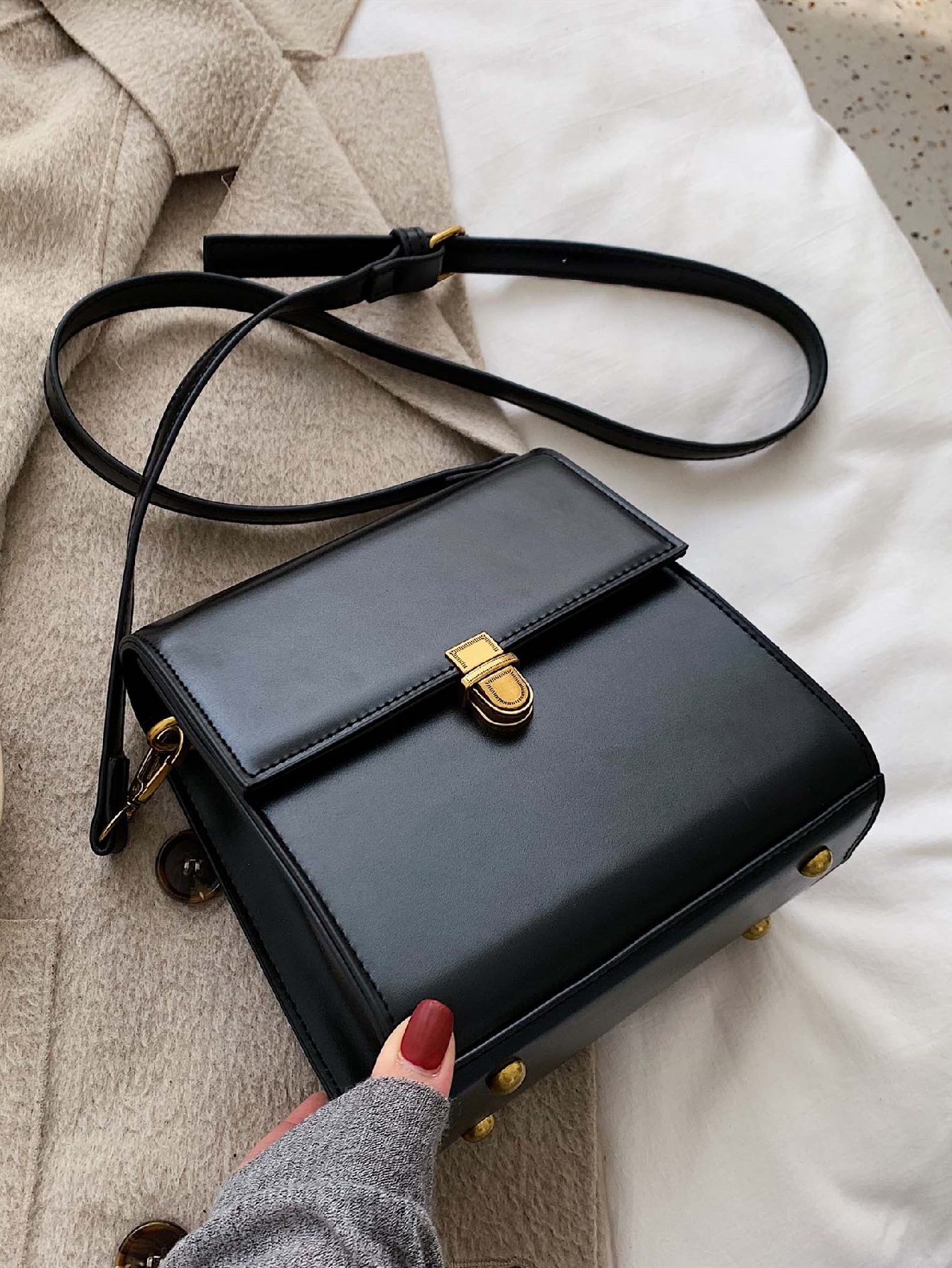 Мини-минималистичная сумка через плечо с замком, черный