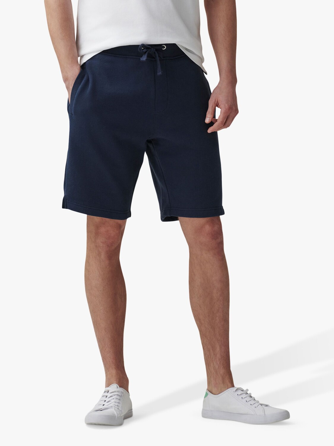 

Crew Clothing Спортивные шорты из хлопковой смеси Crossed Oars, темно-синие
