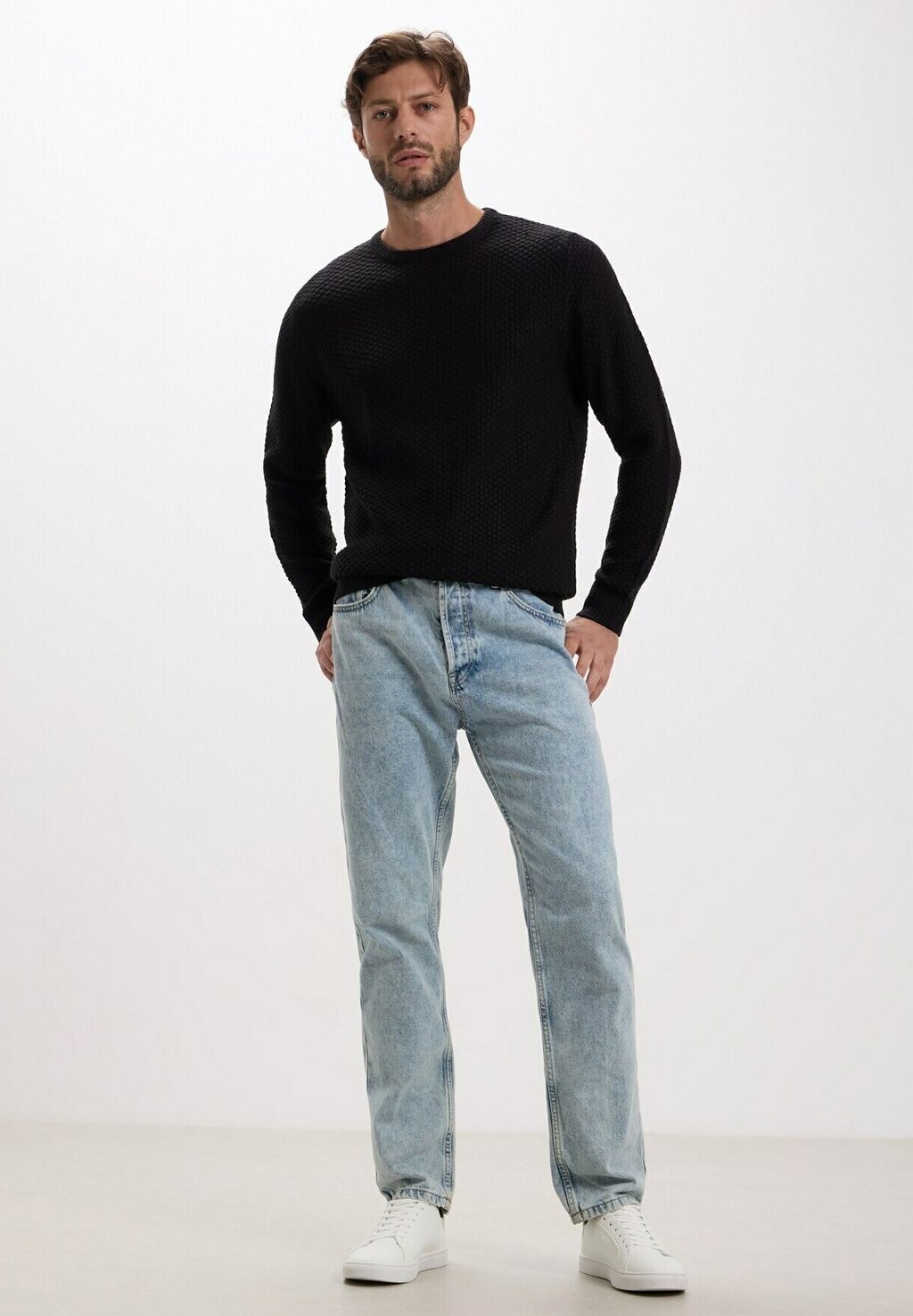 

Свитер Solid Color Crew Neck Calliope, черный