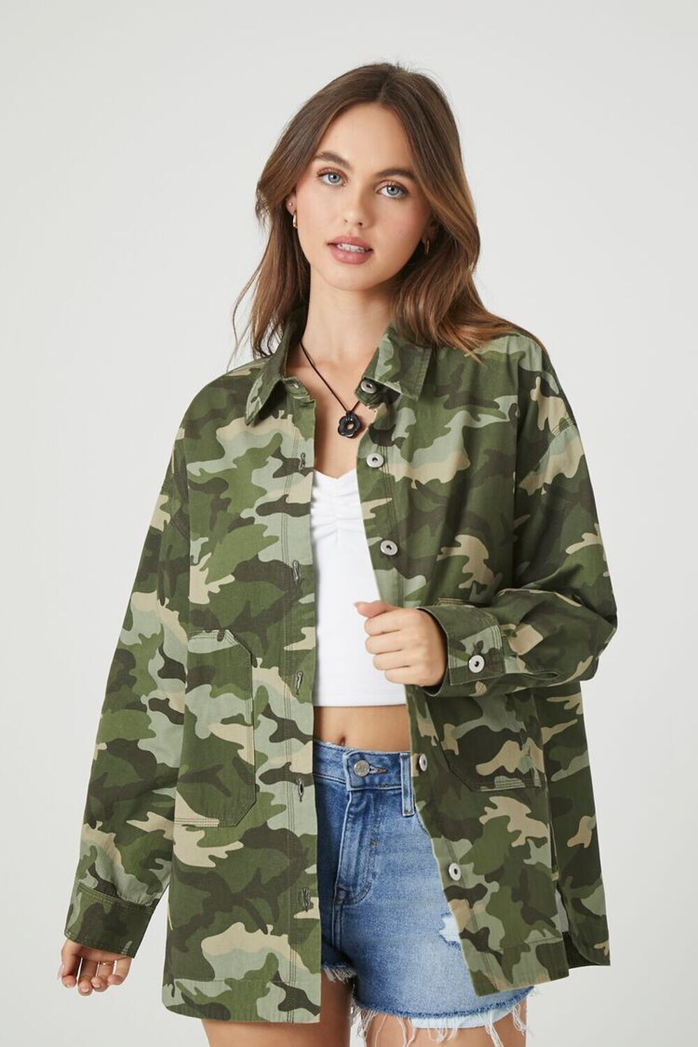 

Хлопковая куртка с камуфляжным принтом Forever 21, зеленый