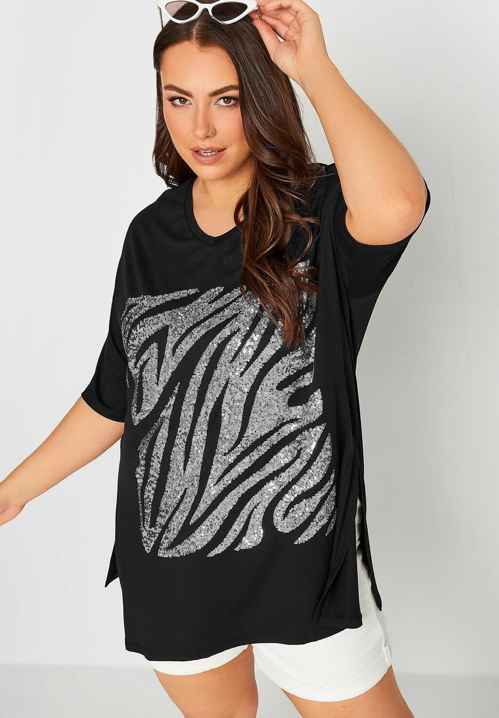 

Футболка с принтом Yours Clothing, черный