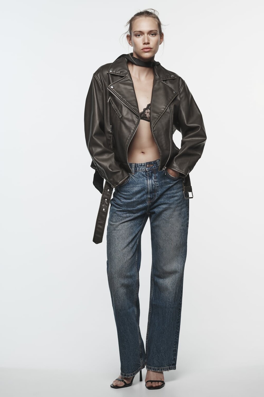 

Кожаная куртка с эффектом потёрности ZARA, черный