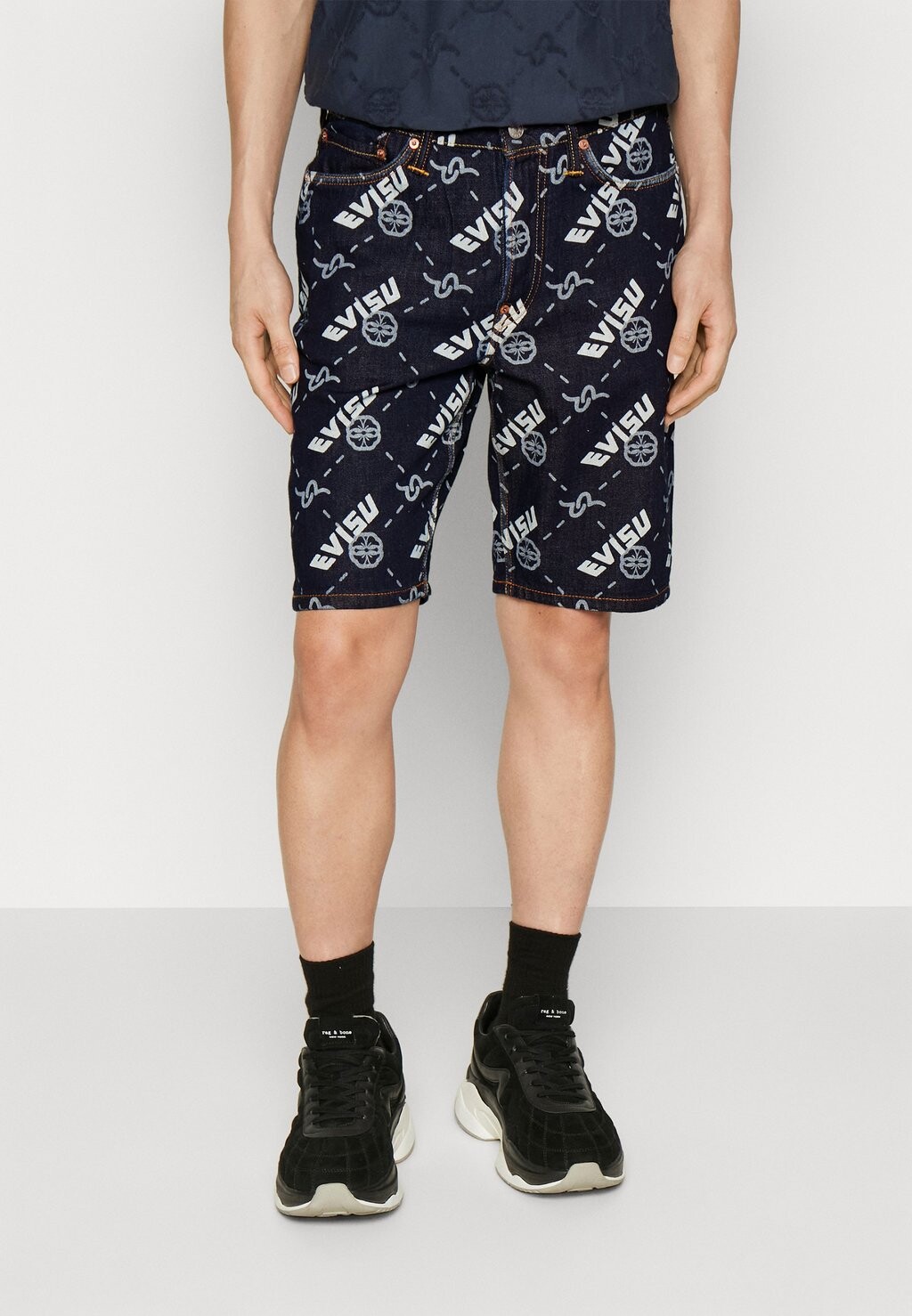

Джинсовые шорты Evisu