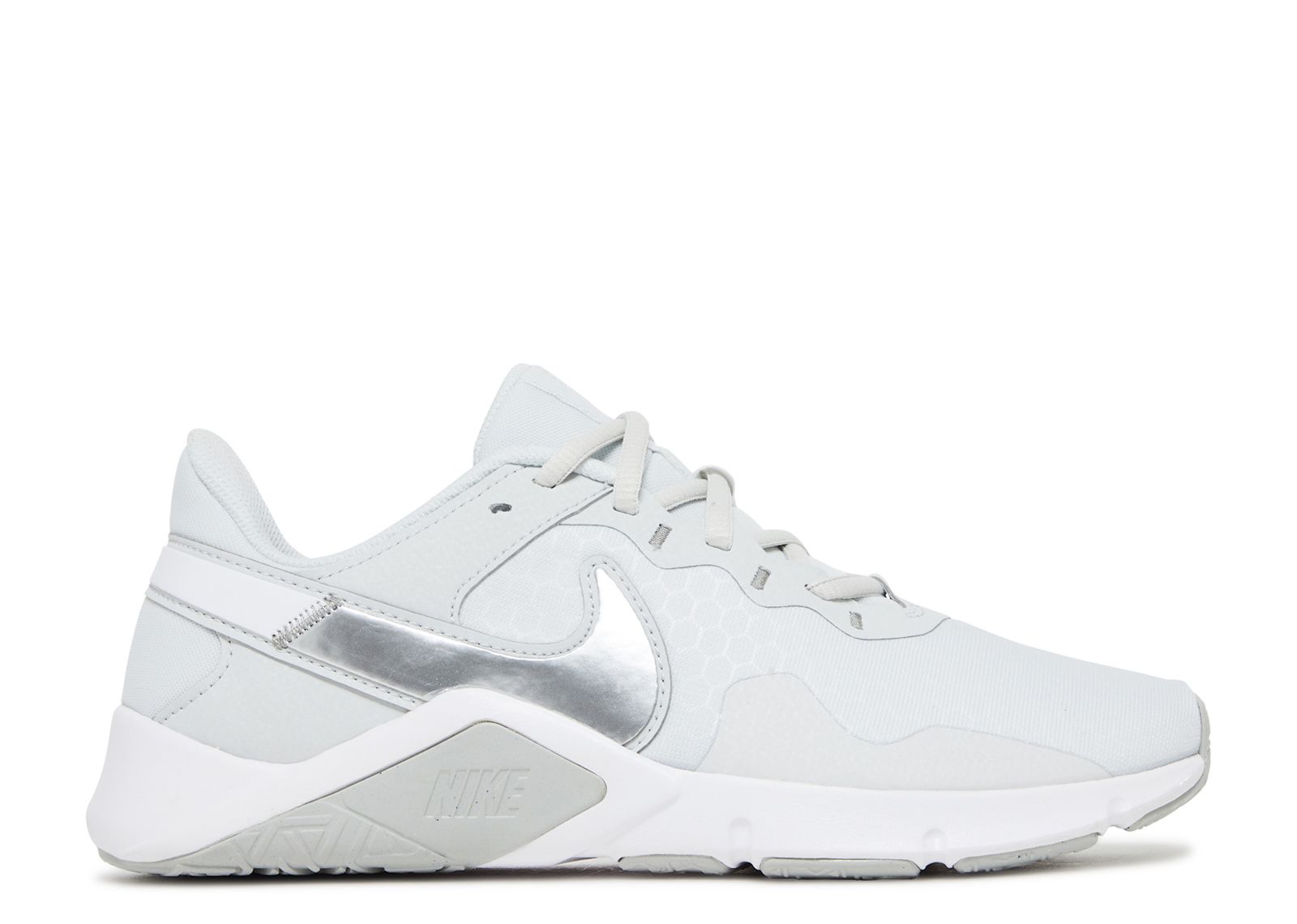 

Кроссовки Nike Wmns Legend Essential 2 'Photon Dust Metallic Silver', серый