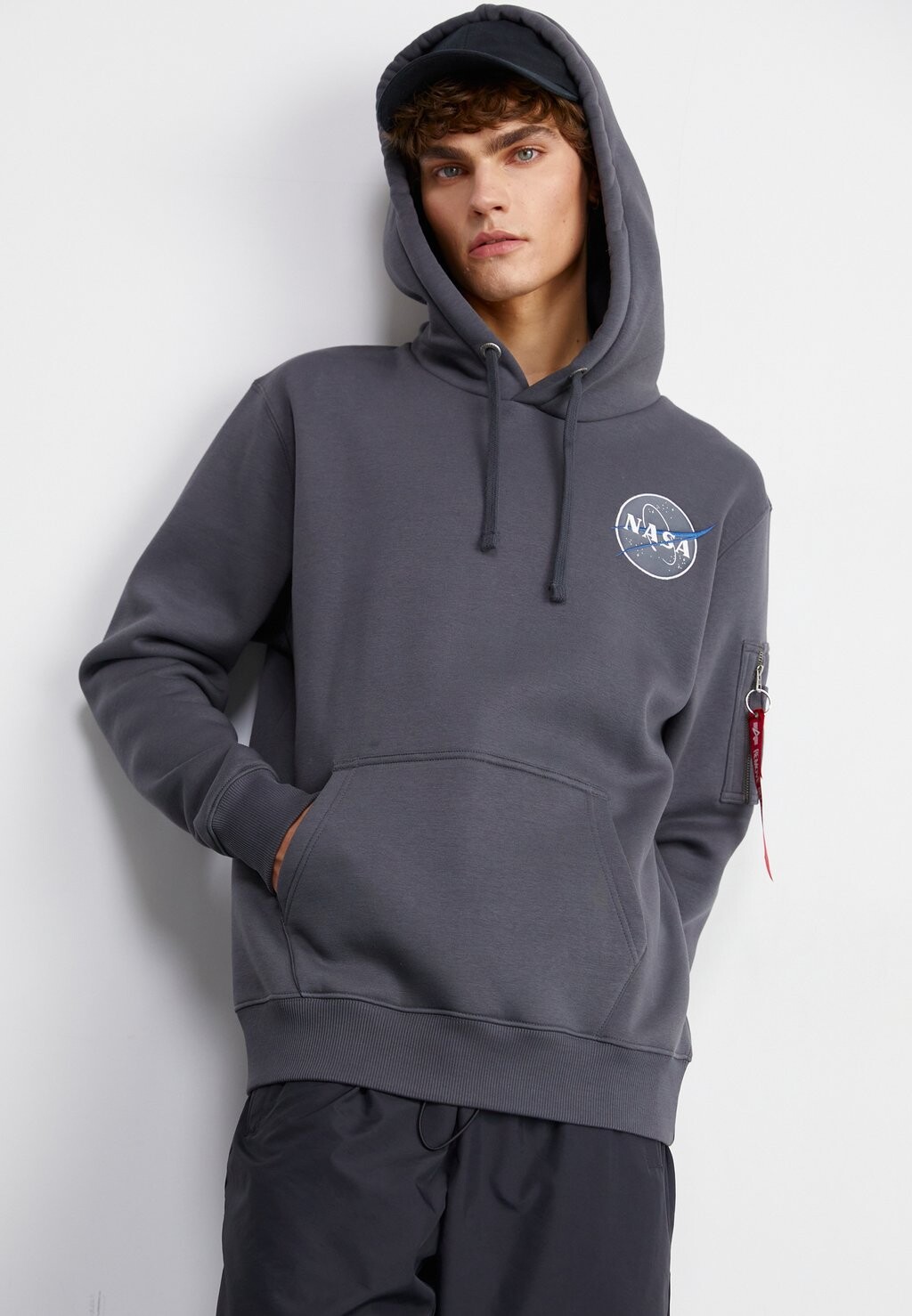 

Толстовка Alpha Industries NASA ORBIT HOODY, цвет vintage grey