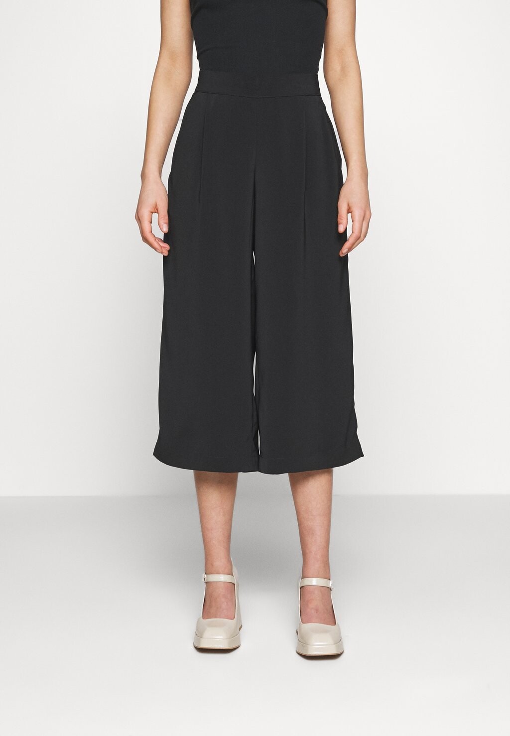 

Брюки Vero Moda, черный