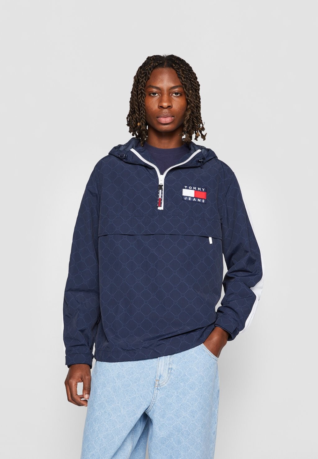 

Ветровка Tommy Jeans
