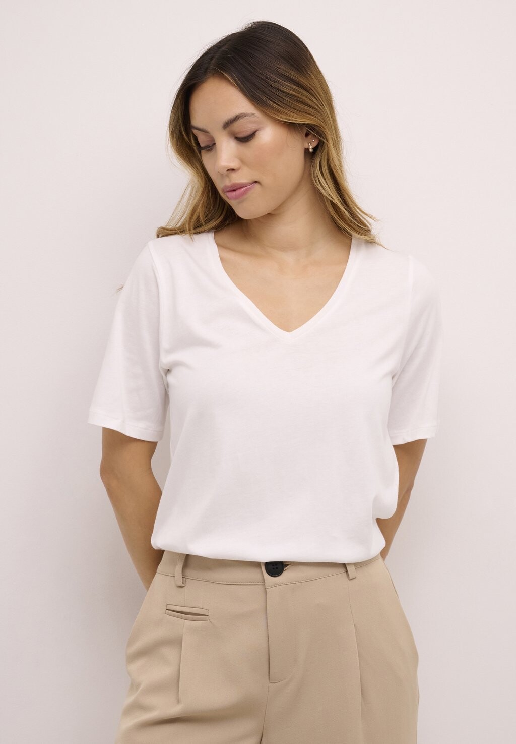 

Футболка базовая CUCAMELINE VNECK Culture, цвет spring gardenia