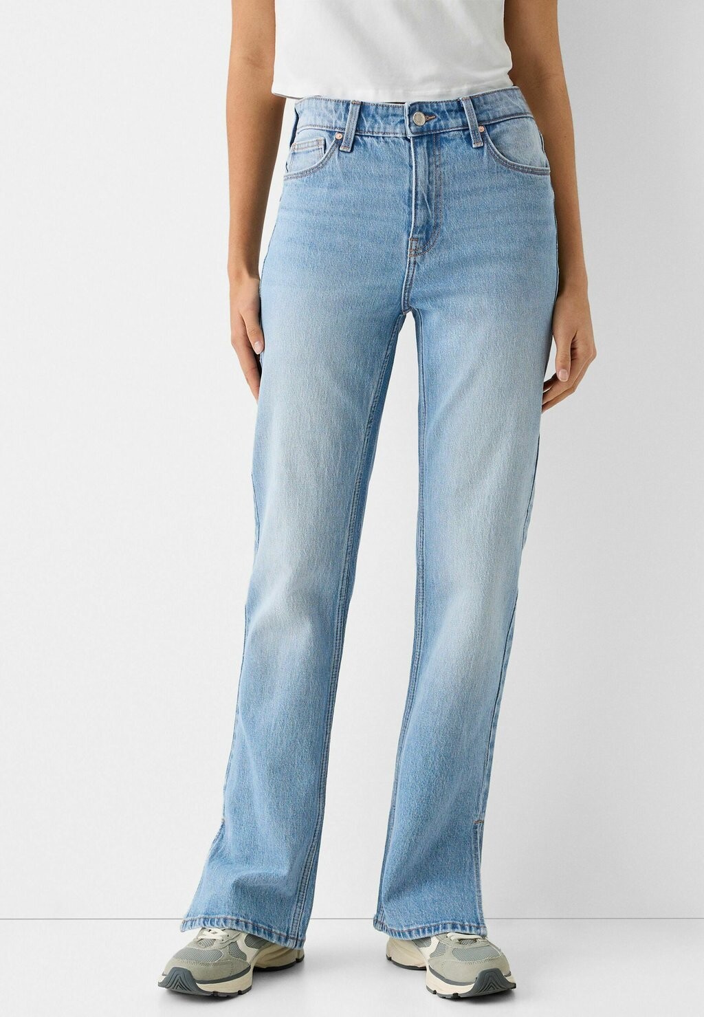 

Джинсы-сигареты COMFORT With SIDE SLIT Bershka, цвет light blue denim