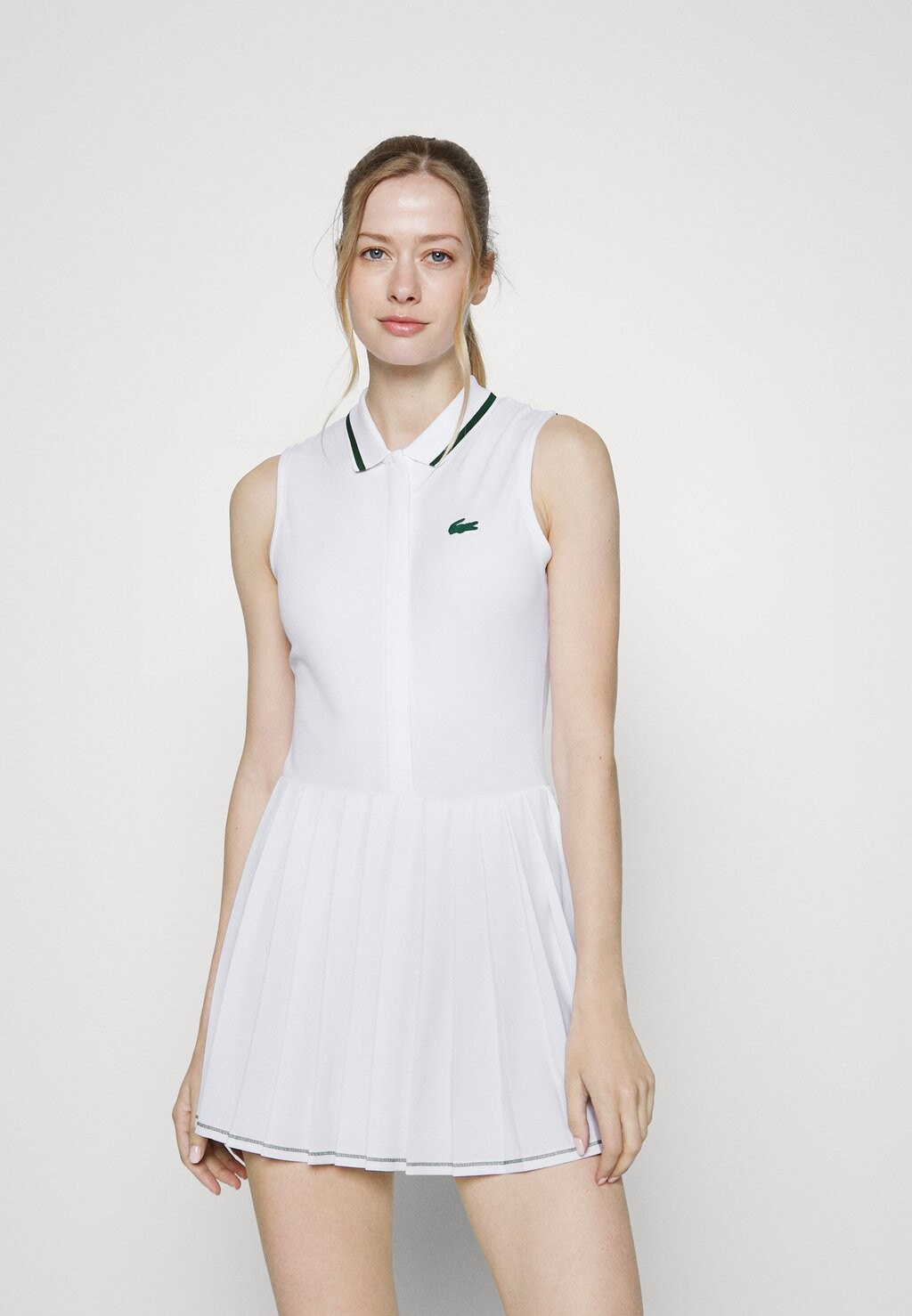 

Платье для тенниса Lacoste