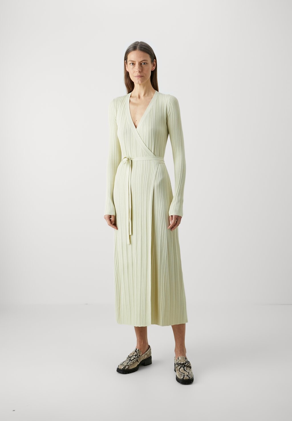 

Платье длинное Kloe IVY OAK, цвет pistacchio sorbet