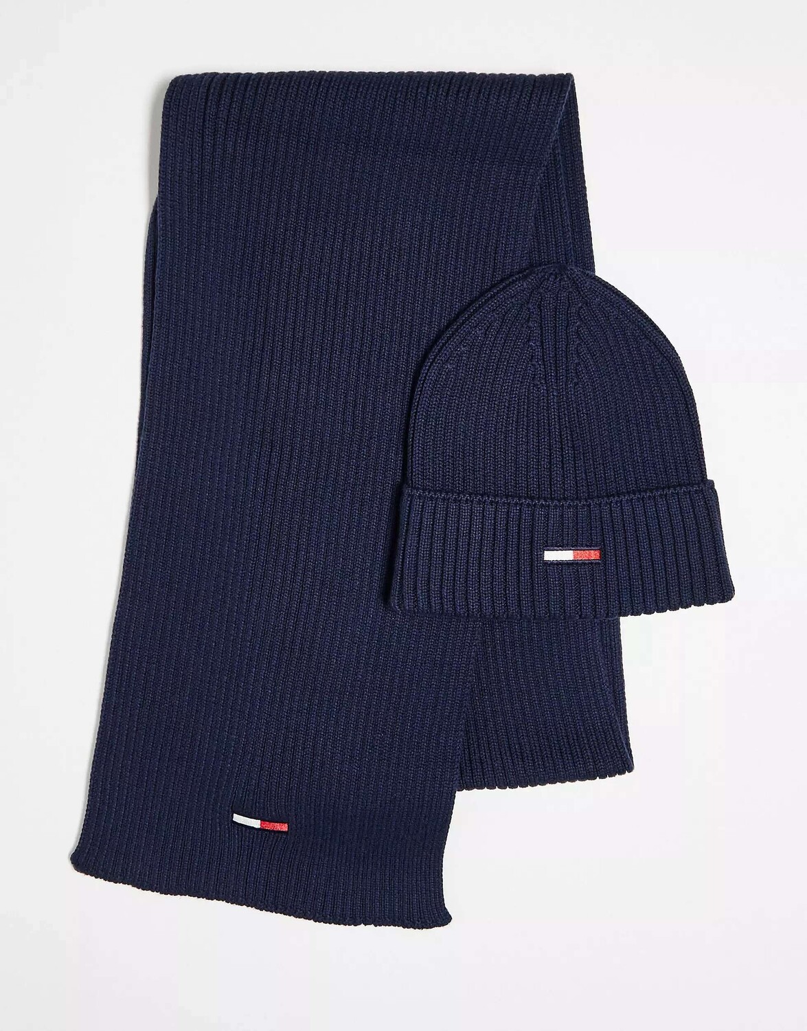 

Темно-синяя шапка и шарф с логотипом Tommy Jeans
