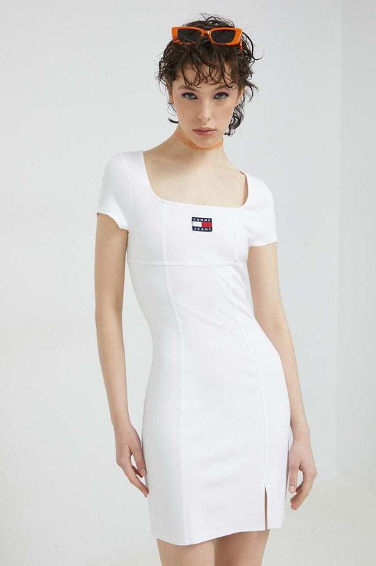 Платье Томми Джинс Tommy Jeans, белый летнее платье из вискозы tommy jeans dw0dw07914 красный 48