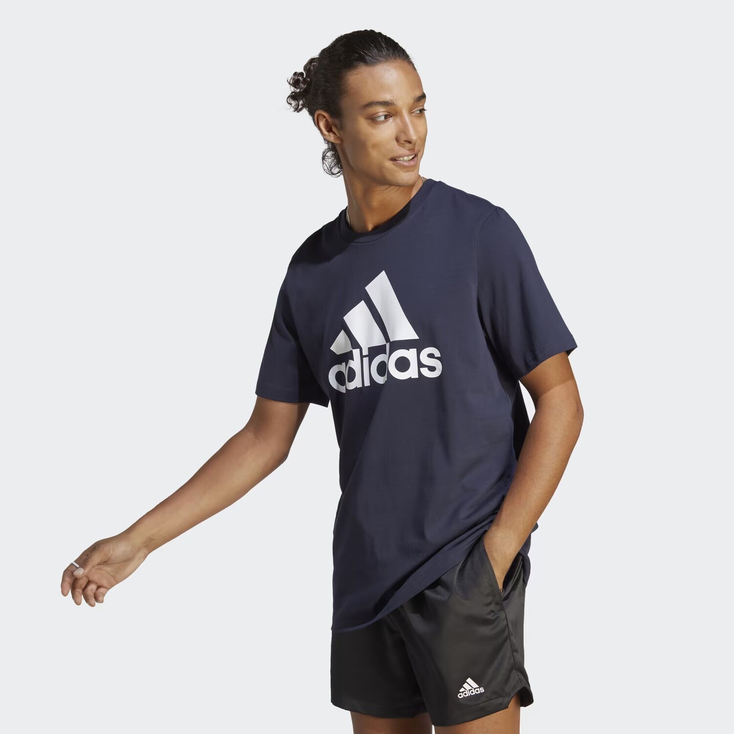 

Футболка Essentials из одинарного джерси с большим логотипом Adidas, цвет Legend Ink/White
