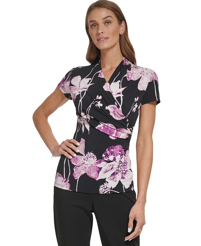 

Топ Petite с искусственным запахом и рюшами по бокам с цветочным принтом DKNY, черный