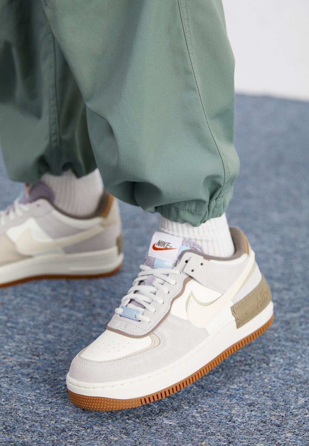 

Низкие кроссовки Af1 Shadow Nike, цвет sail/pale ivory/grey fog/provence purple/cave stone