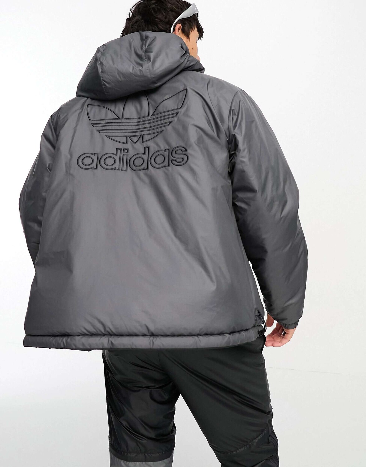 

Черно-серая двусторонняя куртка-пуховик с 3 полосками adidas Originals, Черный