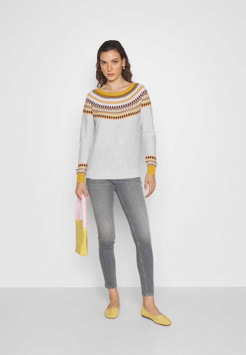 

Свитшот Esprit, цвет light grey