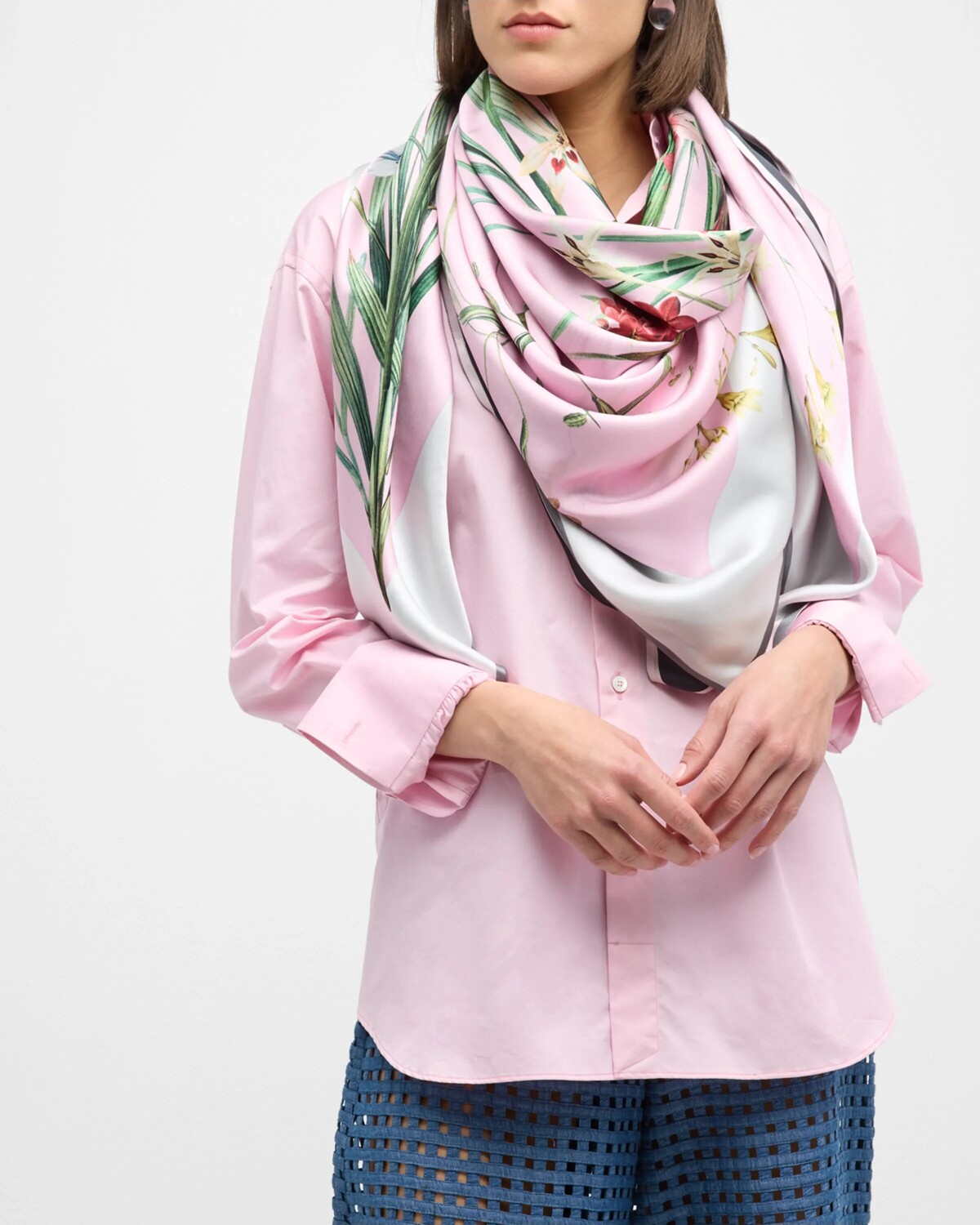 

Двусторонний шелковый шарф Victoria St. Piece, цвет Grey Pink Floral Multi Colour Print