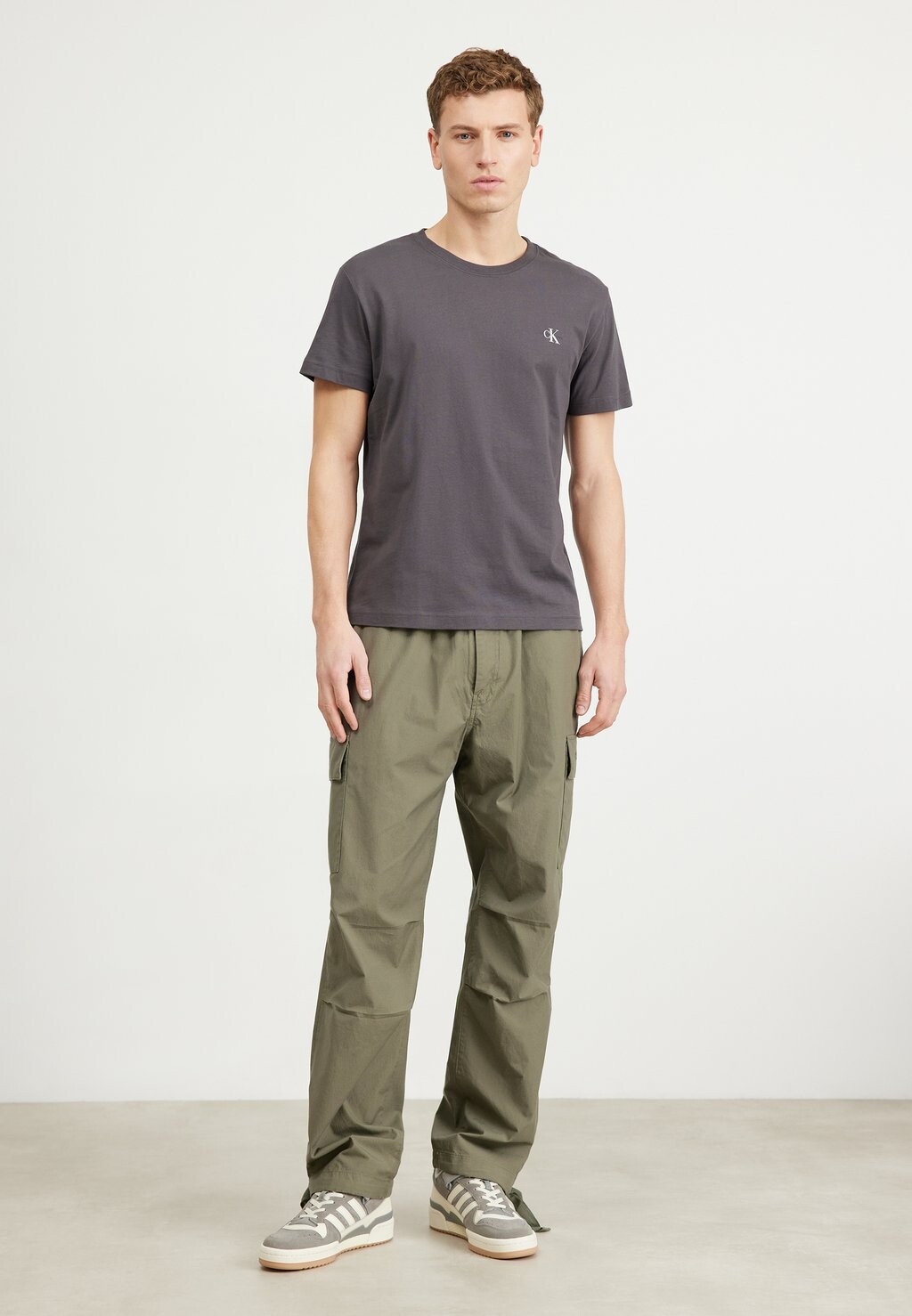 

Базовая футболка Monologue 2 Pack Calvin Klein Jeans, цвет dusty olive/dark grey