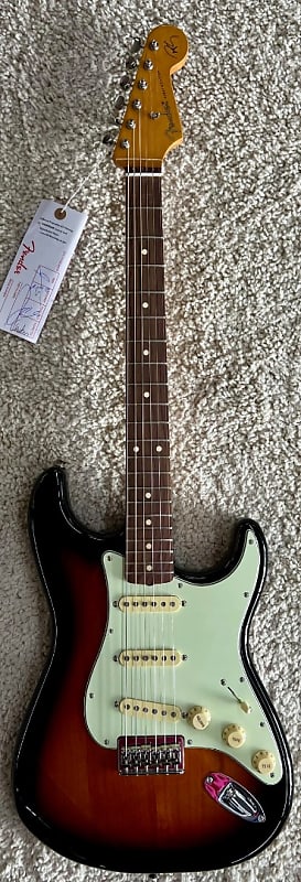 Электрогитара Fender Robert Cray Stratocaster Electric Guitar w/gig bag , 3-Color Sunburst
