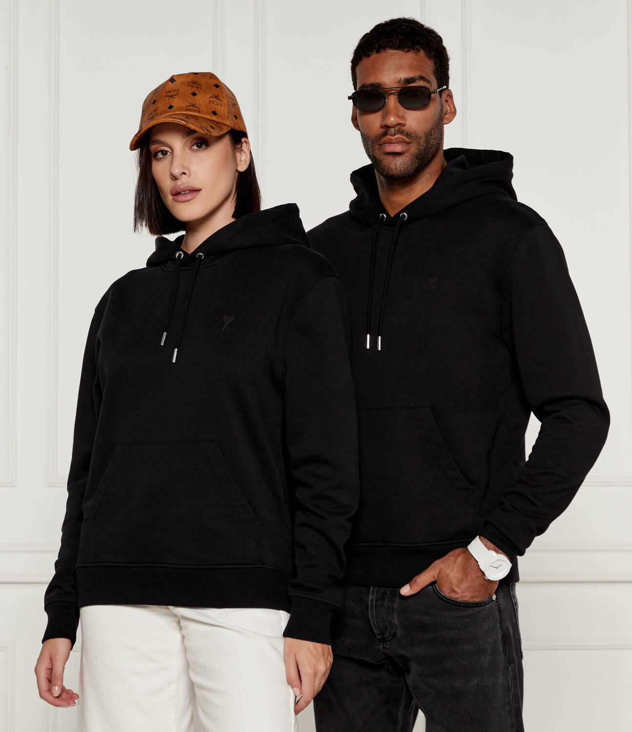 

Толстовка AMI Paris Regular Fit, черный