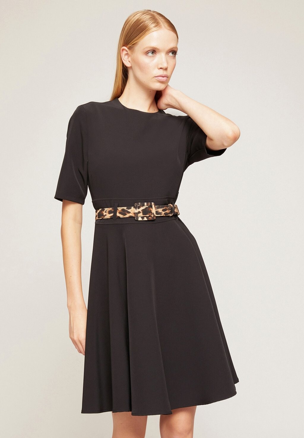 

Летнее платье With Belt Motivi