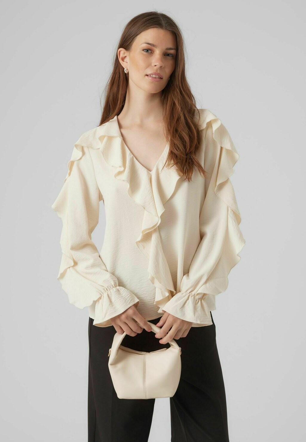 

Блузка Vero Moda с рюшами, бежевый