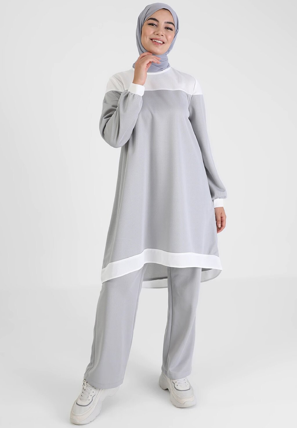 

Спортивный костюм SET TAVIN Modanisa, серый