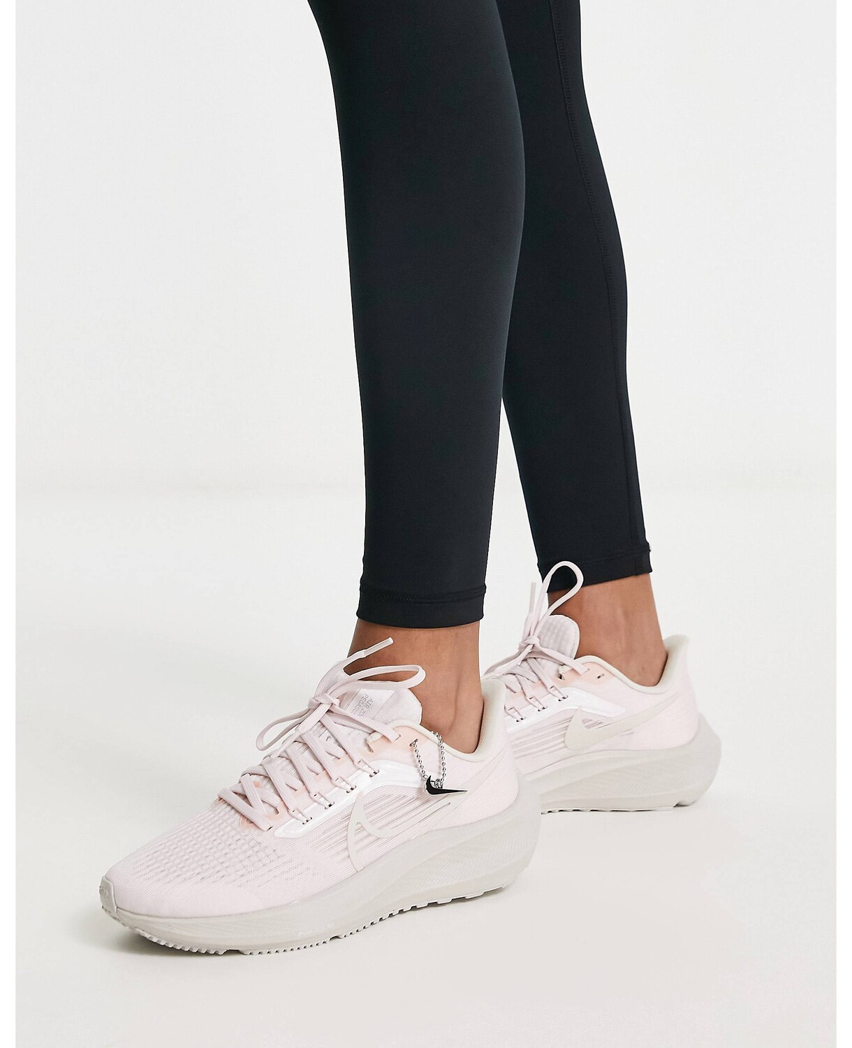 

Белые кроссовки Nike Running Air Zoom Pegasus 39