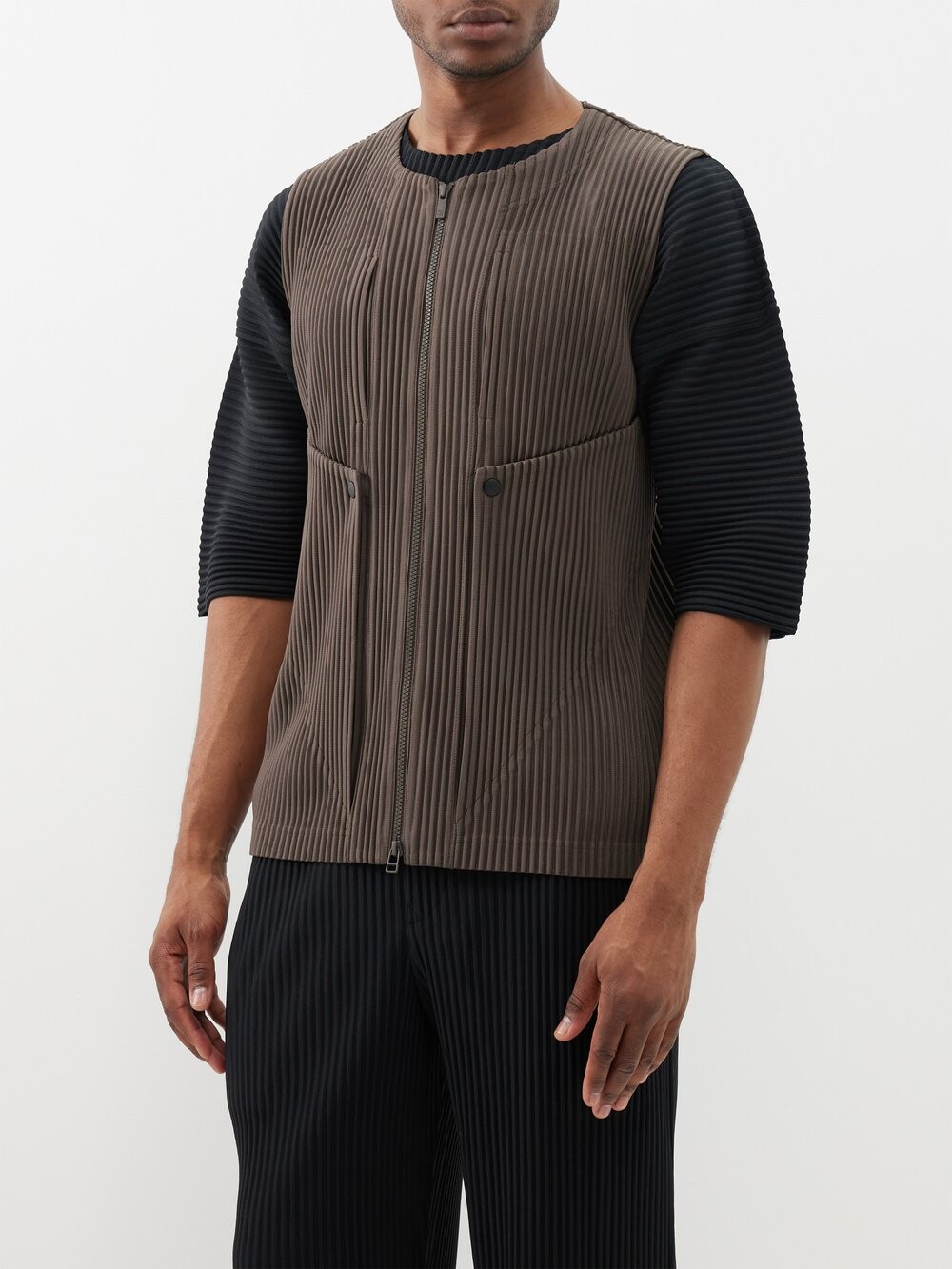 

Жилет со складками из технической ткани Homme Plissé Issey Miyake, коричневый