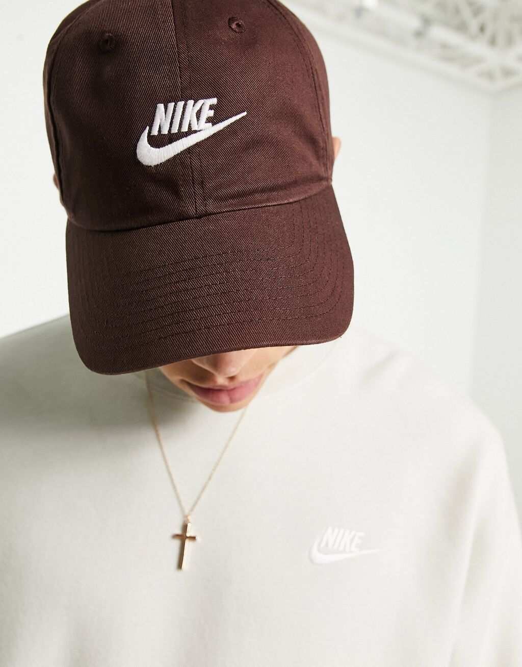 

Коричневая кепка с логотипом Nike Club