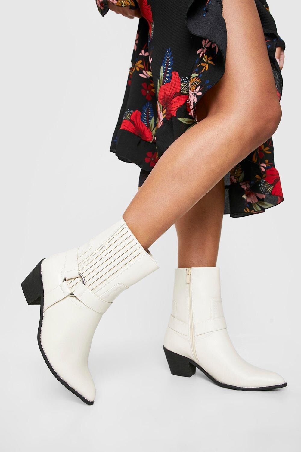 

Ковбойские ботинки с ширинными ремнями и деталями Boohoo, серый