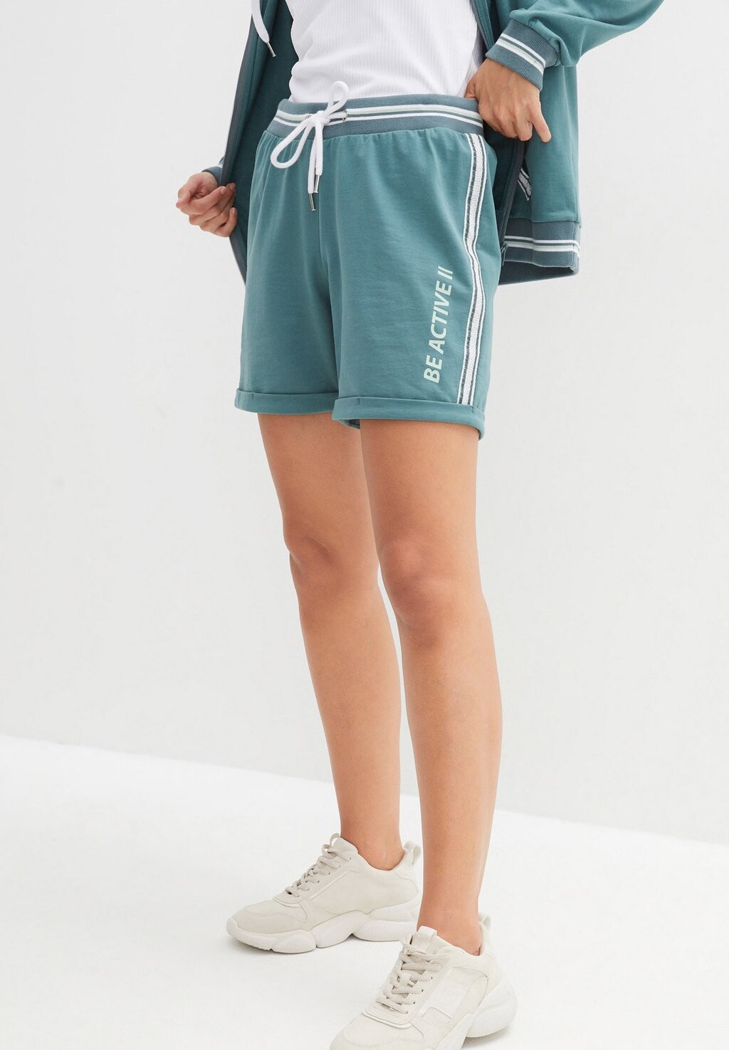 

Спортивные брюки bonprix, зеленый