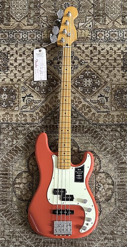

Басс гитара 2023 Fender Player Plus Precision Bass in Fiesta Red w/ Gig Bag, Pro Setup #8170