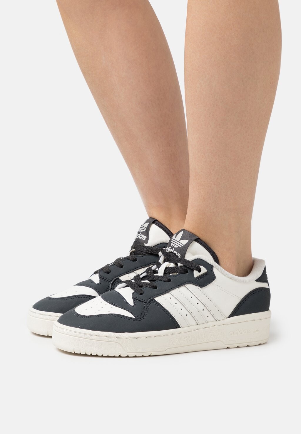 

Кроссовки adidas Originals RIVALRY, цвет carbon/cloud white