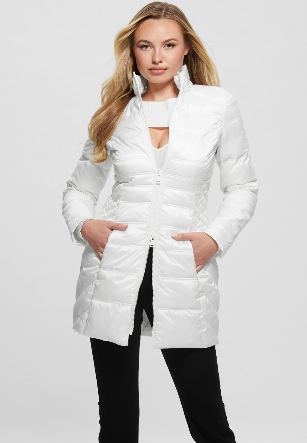 

Зимняя куртка Guess