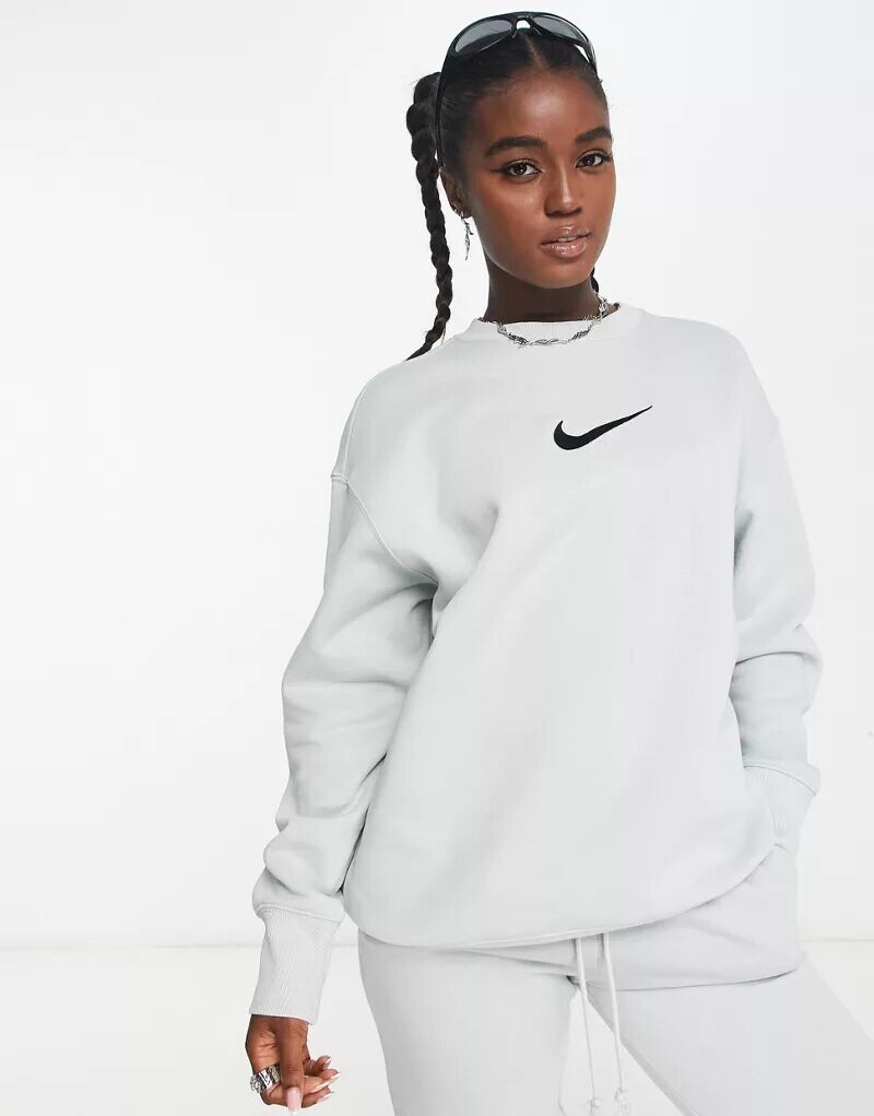 

Серебристая толстовка Nike с логотипом Swoosh среднего размера