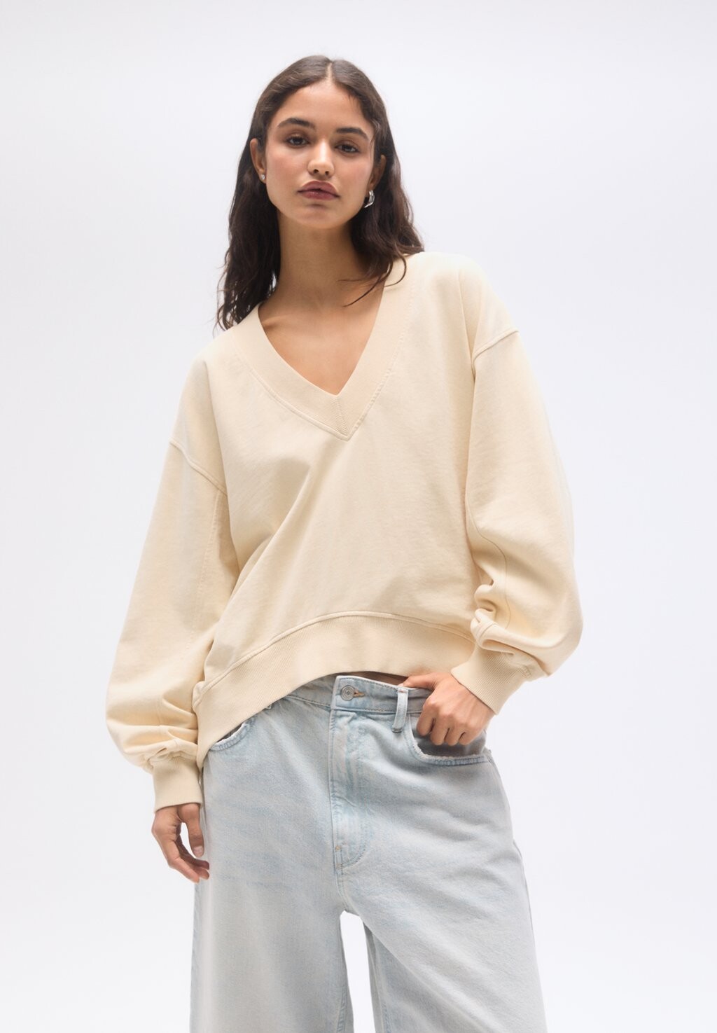 

Толстовка V-NECKLINE PULL&BEAR, цвет beige