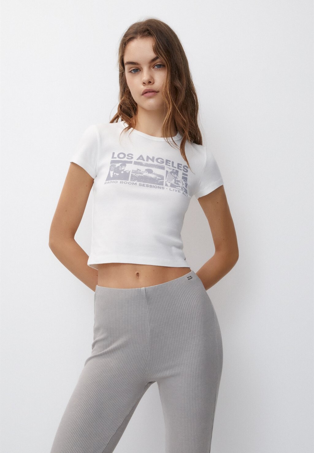 

Футболка с принтом With Contrasting Slogan PULL&BEAR, бежевый