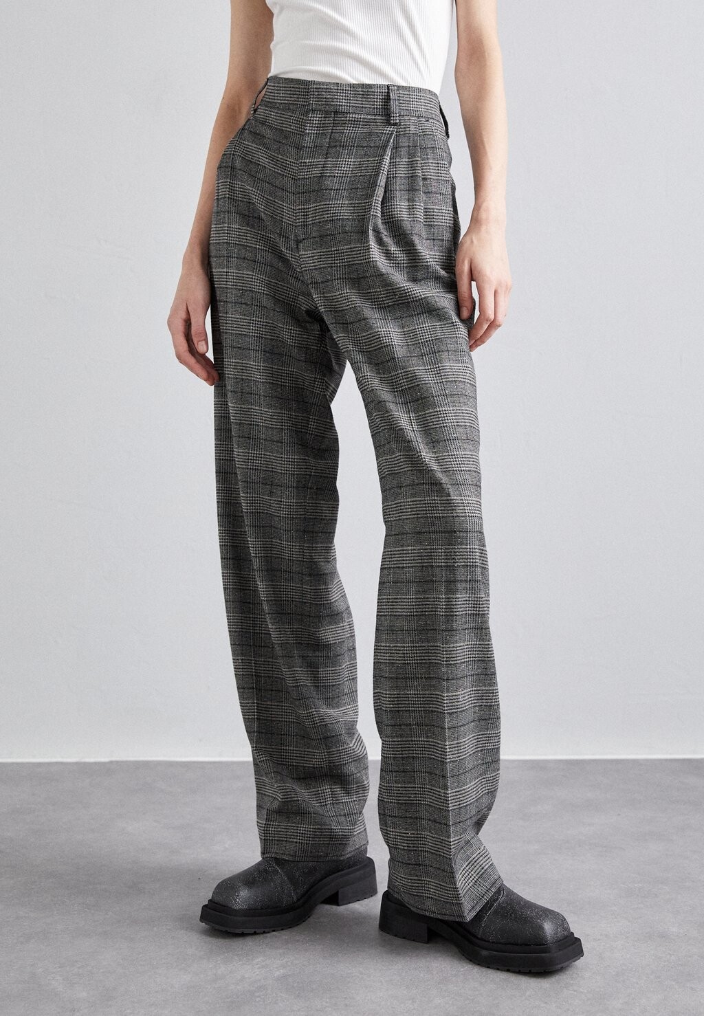 

Брюки Trousers Filippa K, цвет grey