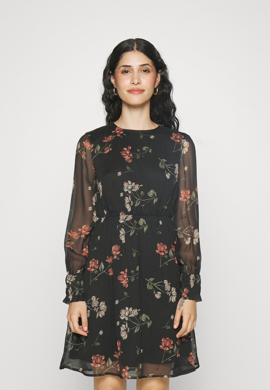 

Повседневное платье Vero Moda, черный