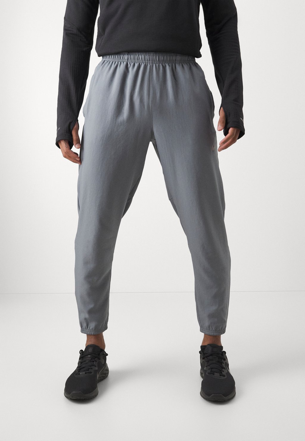 Спортивные брюки Challenger Pant Nike, цвет smoke grey/black/reflective silver