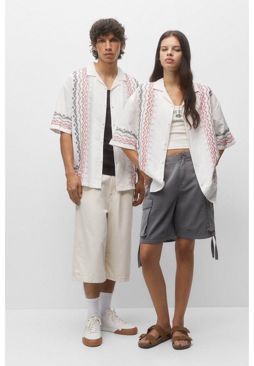 

Рубашка With Ombré Embroidery PULL&BEAR, белый