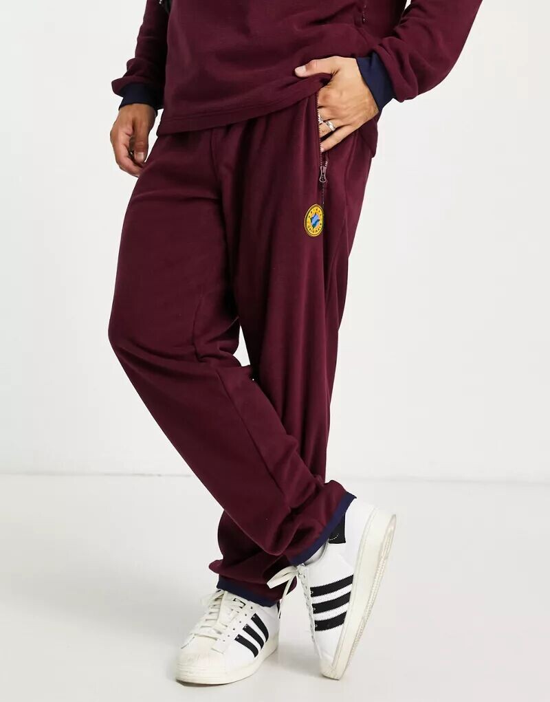 

Бордовые флисовые брюки adidas Originals Wander Hour