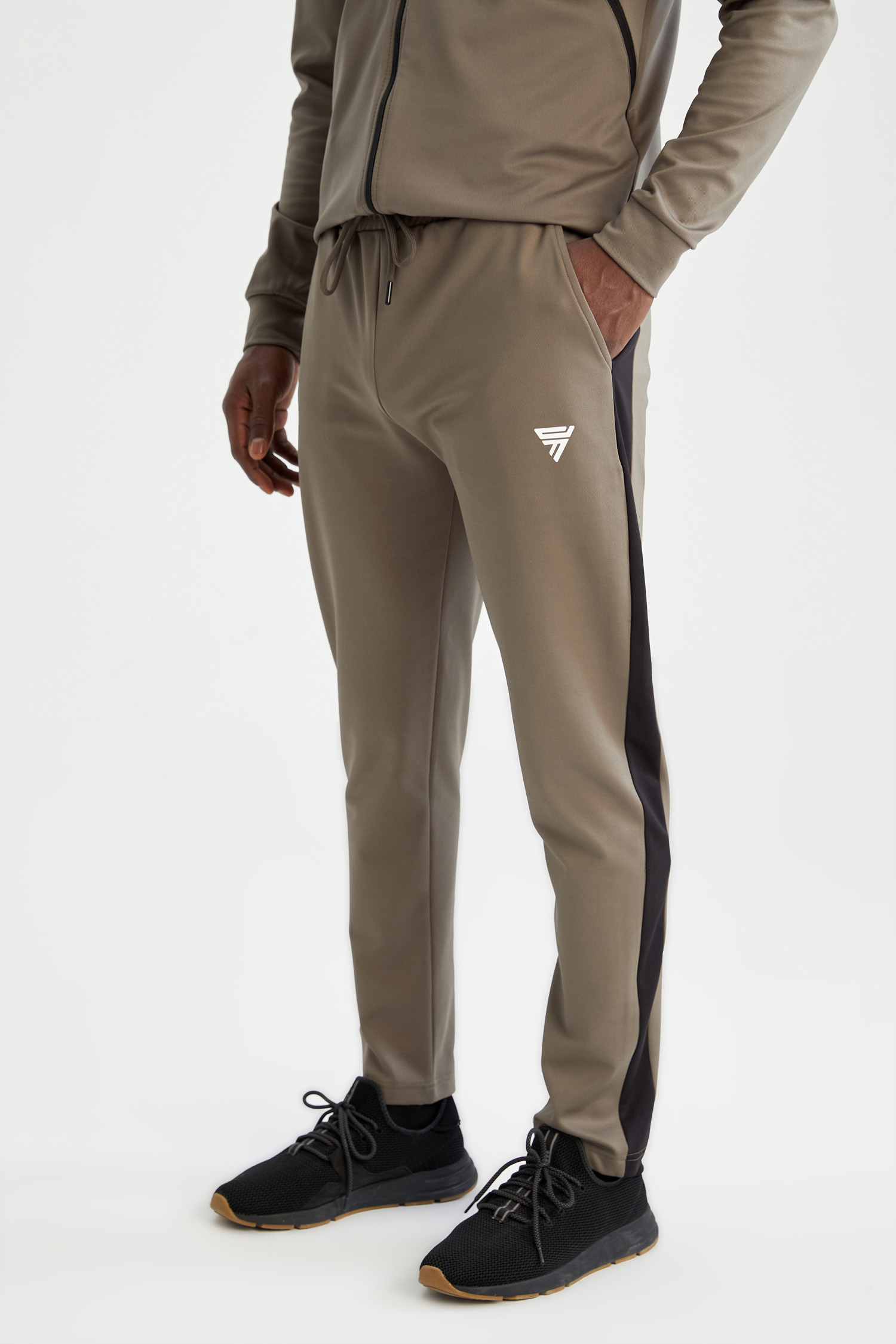 Спортивные брюки DeFacto SLIM FIT, хаки куртка slim fit defacto серый